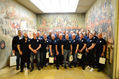 Sportos üdvözlet Kemiből - Finn jégkorongozók Székesfehérváron